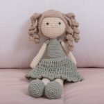 Boneca Decorativa Vestido Verde em Amigurumi Meninice