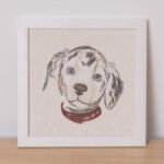 Quadro Bordado Cachorro com Coleira Flick