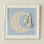 Quadro Bordado Lua em Tricot Bento